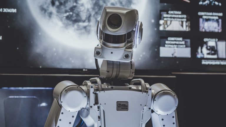 robot metálico